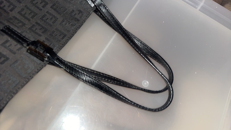 フェンディ  （ブランドバッグ）の商品画像 - 査定依頼日：2025年6月8日 - 最高査定価格：35,000円