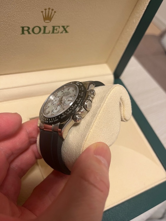 ロレックス デイトナ 116519lnn（高級時計）の商品画像 - 査定依頼日：2025年6月8日 - 最高査定価格：6,000,000円
