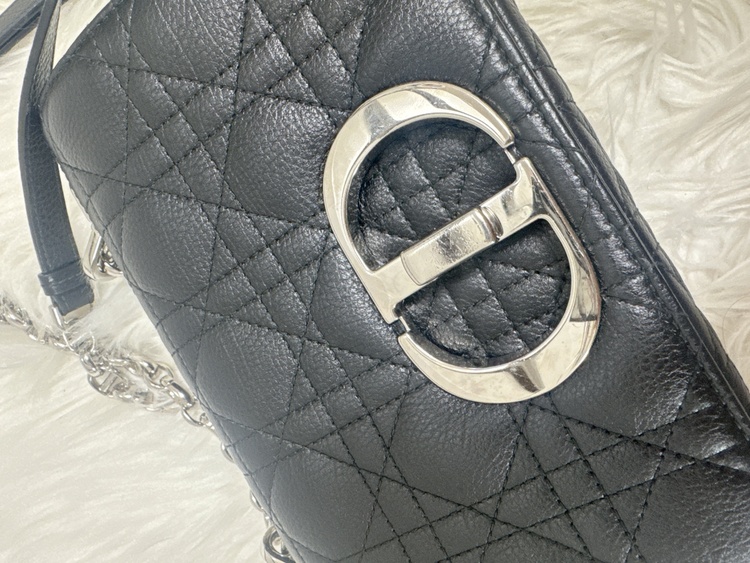 Dior30 Montaigne（ブランドバッグ）の商品画像 - 査定依頼日：2026年8月28日 - 最高査定価格：230,000円