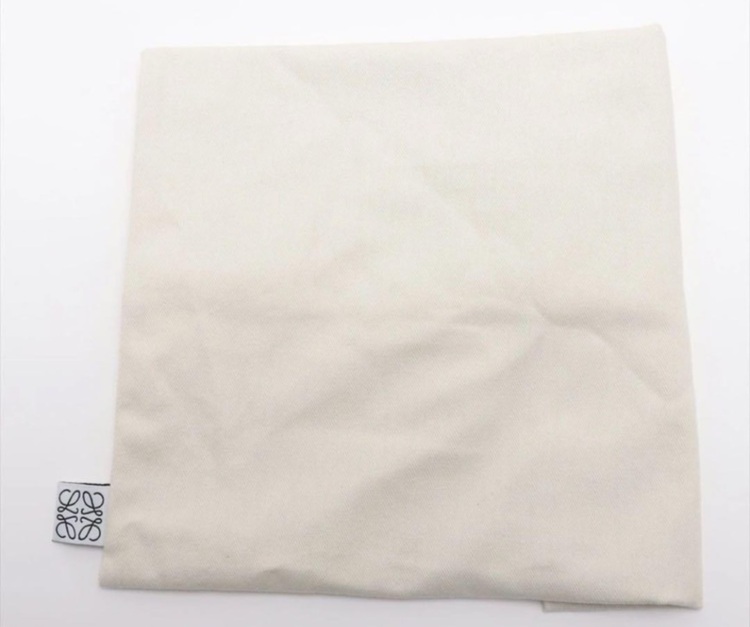 LOEWE HAMMOCK HOBO MINI 　TAN　AS38G13X01（ブランドバッグ）の商品画像 - 査定依頼日：2025年9月27日 - 最高査定価格：130,000円