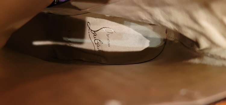 Christian Louboutin　スタッズショートブーツ（ブランド財布・小物）の商品画像 - 査定依頼日：2024年8月5日