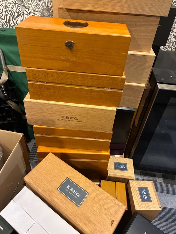 らべいの木箱のみ、クリュッグの木箱のみです（お酒）の商品画像 - 査定依頼日：2025年10月29日 - 最高査定価格：3,000円