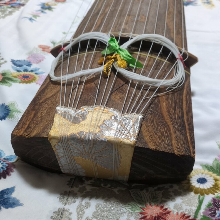 お琴（ピアノ・楽器・PA機材）の商品画像 - 査定依頼日：2026年4月4日 - 最高査定価格：3,000円