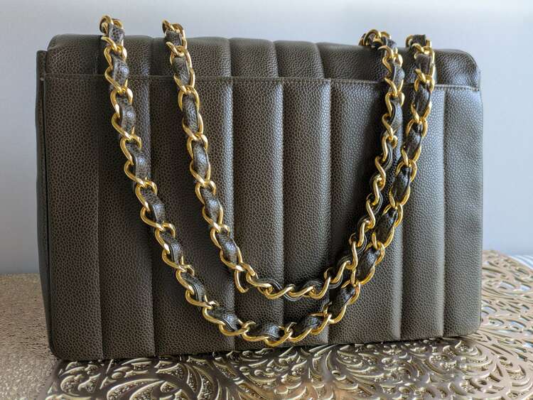 キャビアスキン ショルダーバッグ ブラウン（ブランドバッグ）の商品画像 - 査定依頼日：2025年5月24日 - 最高査定価格：650,000円