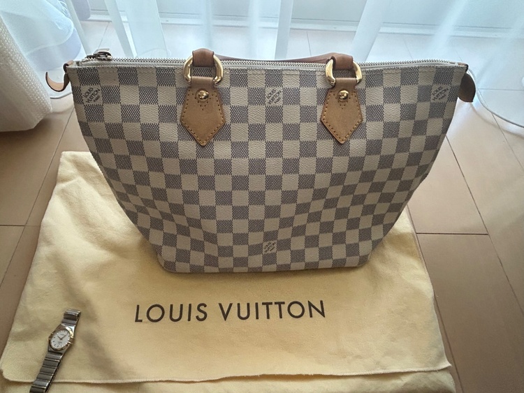 アズールサレヤpm（ブランドバッグ）の商品画像 - 査定依頼日：2026年5月12日 - 最高査定価格：180,000円
