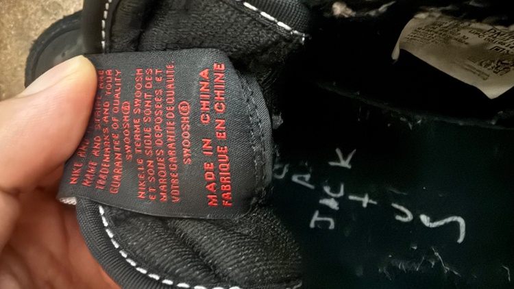 Travis Scott × Air Jordan 1 Low OG SP “B（古着・ファッション）の商品画像 - 査定依頼日：2026年9月27日 - 最高査定価格：25,000円