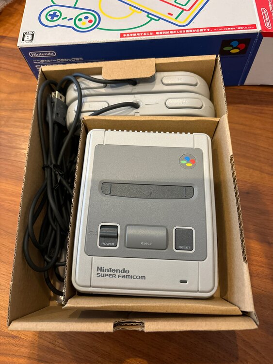 ニンテンドークラシックミニ　スーパーファミコン（ゲーム機本体・ゲームソフト）の商品画像 - 査定依頼日：2025年3月29日 - 最高査定価格：4,000円