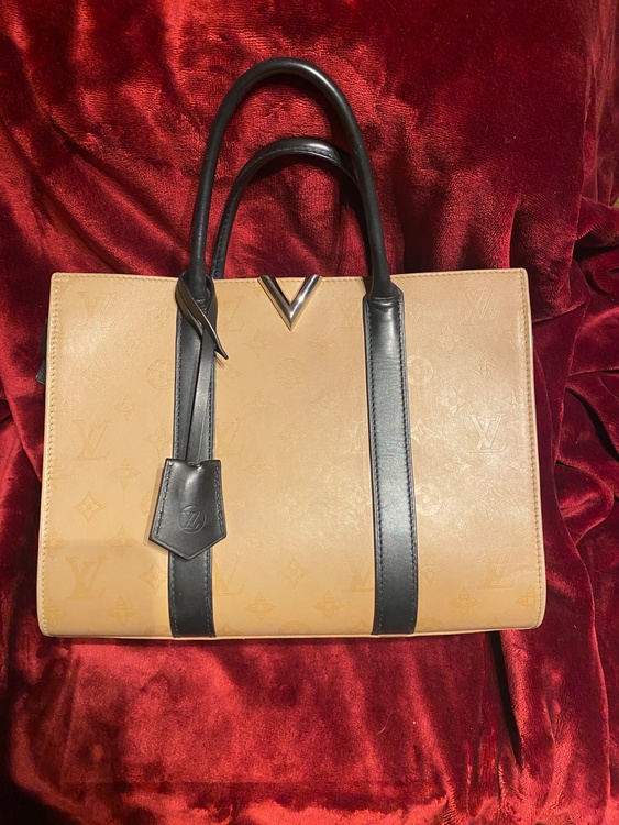 ヴェリートート（ブランドバッグ）の商品画像 - 査定依頼日：2026年3月30日 - 最高査定価格：90,000円