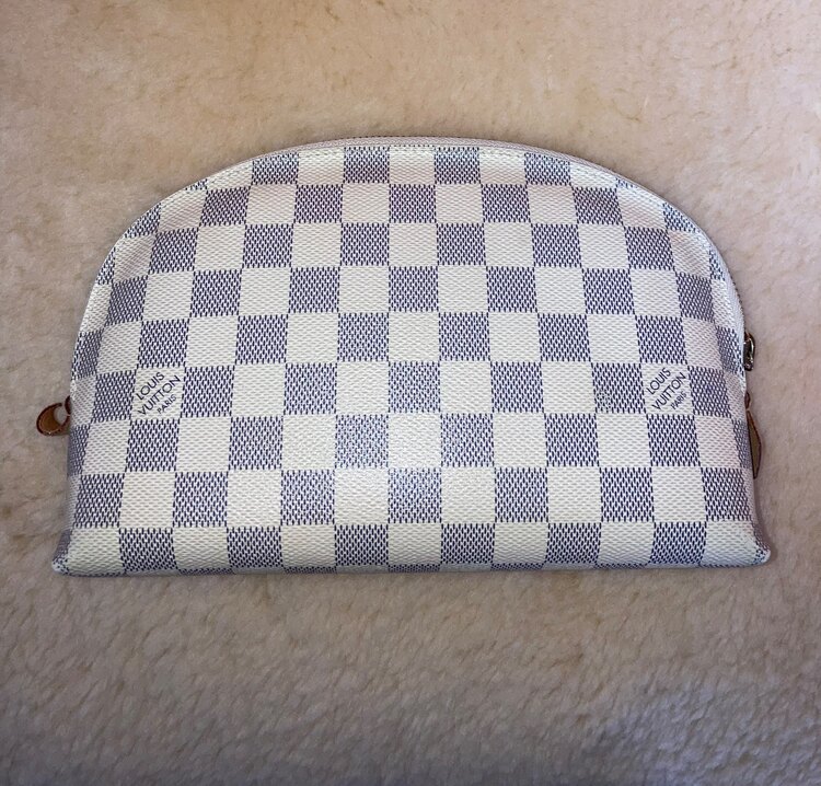 ダミエアズール　コスメティックポーチ（ブランド財布・小物）の商品画像 - 査定依頼日：2024年11月18日 - 最高査定価格：26,000円