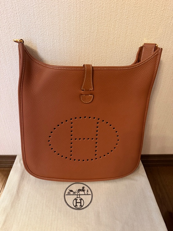 28 ゴールド　金具ゴールド（ブランドバッグ）の商品画像 - 査定依頼日：2026年8月20日 - 最高査定価格：500,000円