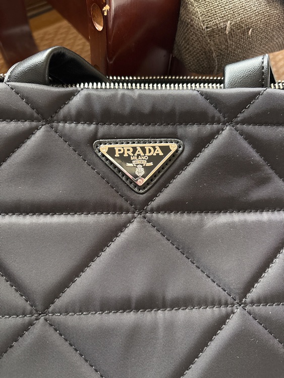 プラダ  （ブランドバッグ）の商品画像 - 査定依頼日：2025年11月9日 - 最高査定価格：200,000円