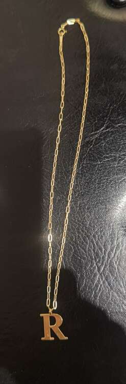 クリップチェーンネックレスとイニシャルトップ（金・貴金属）の商品画像 - 査定依頼日：2024年1月24日 - 最高査定価格：40,000円