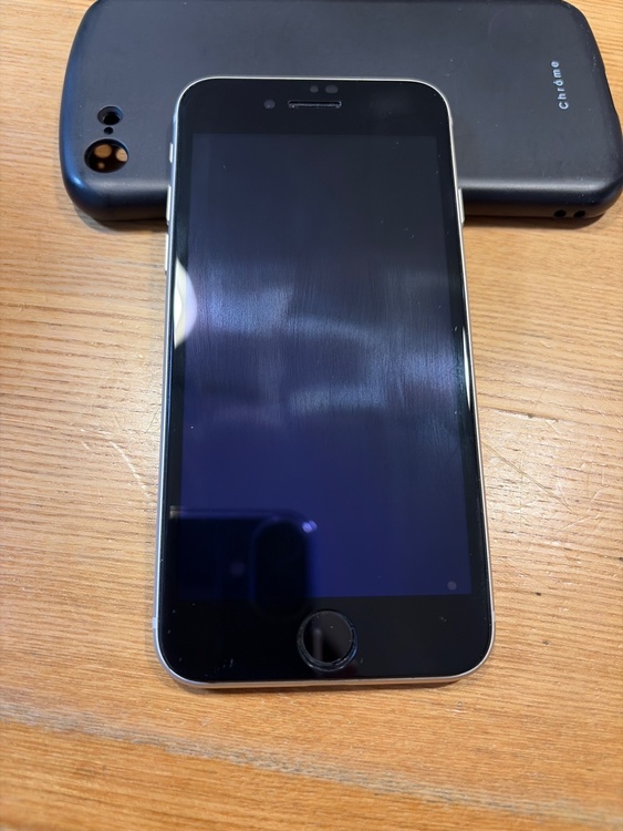 iPhone SE (第 3 世代) 128GB au（スマホ）の商品画像 - 査定依頼日：2026年4月21日 - 最高査定価格：24,000円