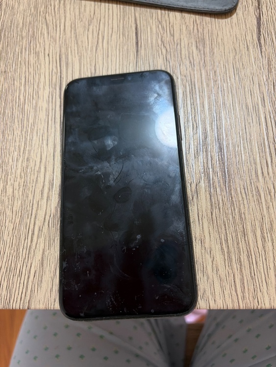 iPhoneX 256GB au（スマホ）の商品画像 - 査定依頼日：2026年4月20日 - 最高査定価格：11,000円