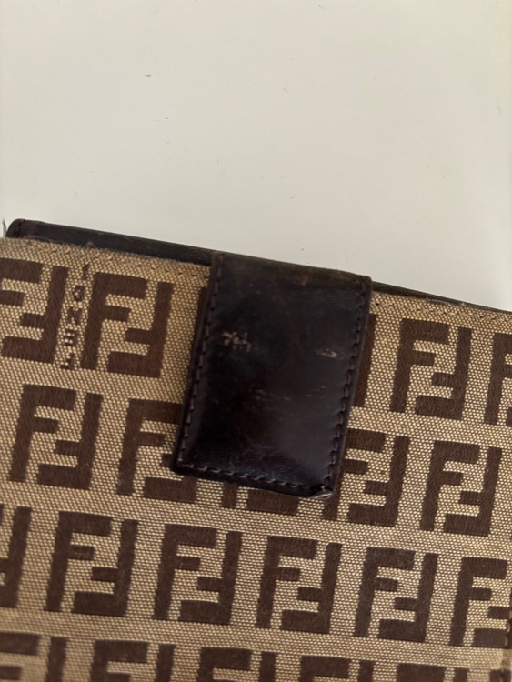 フェンディ  （ブランドバッグ）の商品画像 - 査定依頼日：2025年7月7日 - 最高査定価格：3,000円