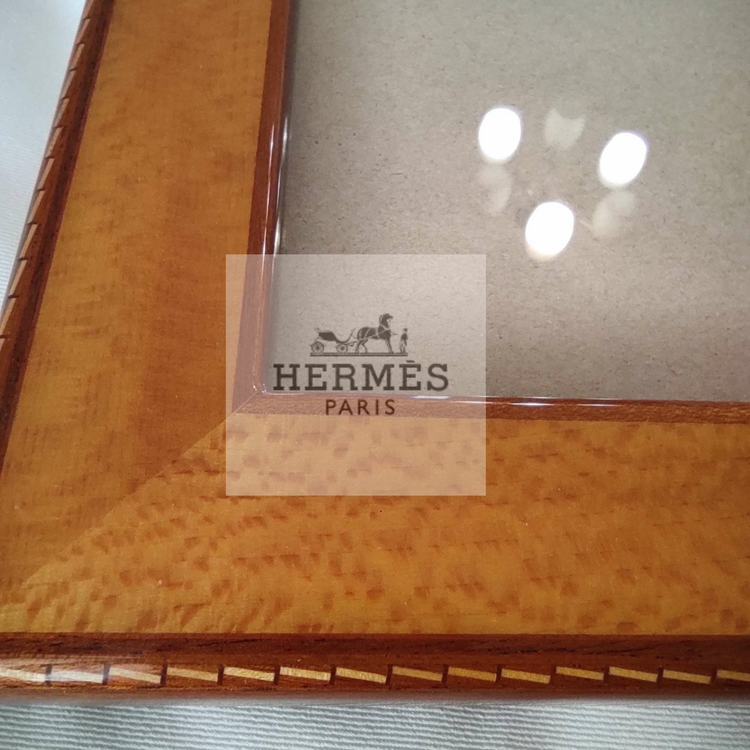HERMES フォトスタンド　マホガニーラッカー仕上げ　ステッチ模様象嵌（美術品・骨董品）の商品画像 - 査定依頼日：2025年4月18日 - 最高査定価格：16,000円