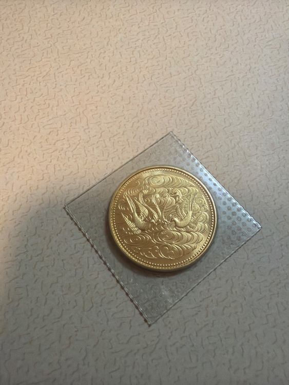 天皇御在位60年　10万円金貨（金・貴金属）の商品画像 - 査定依頼日：2026年10月22日 - 最高査定価格：350,000円