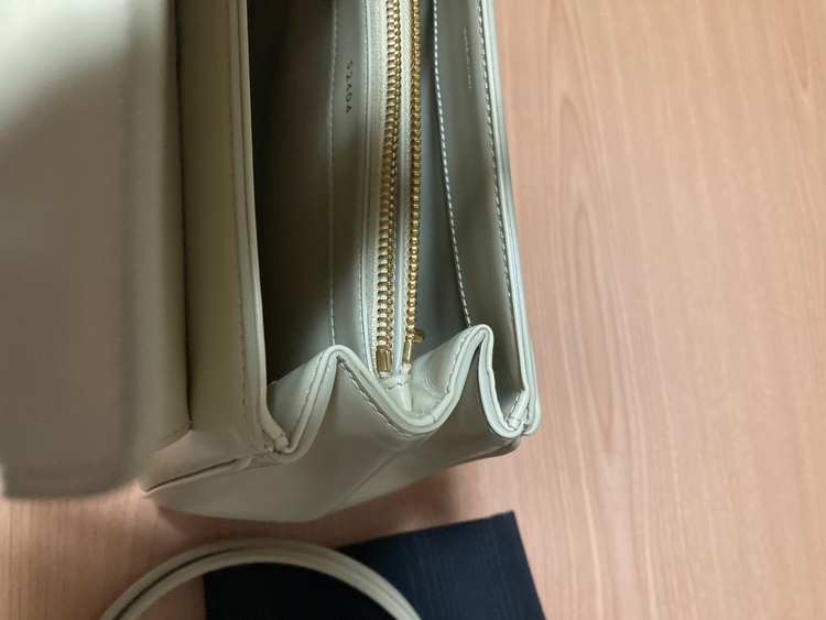 セーズスモールベージュ（ブランドバッグ）の商品画像 - 査定依頼日：2025年12月9日 - 最高査定価格：180,000円