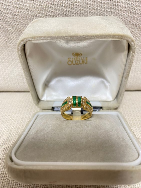 エメラルドとダイヤの指輪 ベース18金（金・貴金属）の商品画像 - 査定依頼日：2023年8月21日 - 最高査定価格：40,000円