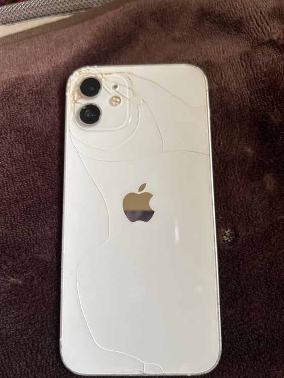 iPhone 12 64GB au（スマホ）の商品画像 - 査定依頼日：2026年4月24日 - 最高査定価格：13,000円