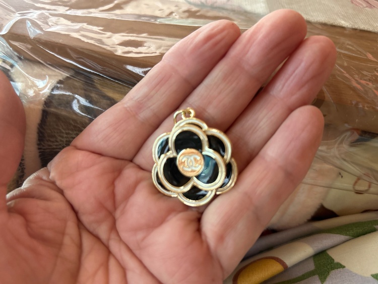 シャネル カメリア （ブランドバッグ）の商品画像 - 査定依頼日：2026年4月3日 - 最高査定価格：500円