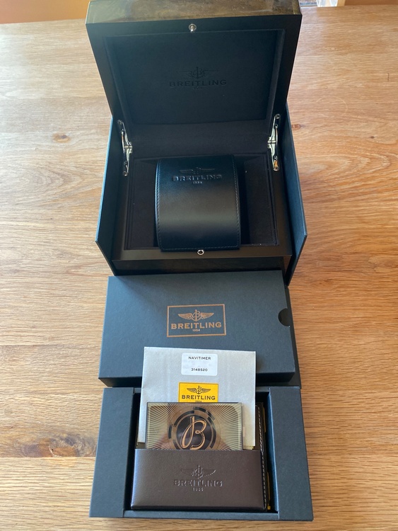 ナビタイマー01（高級時計）の商品画像 - 査定依頼日：2026年4月24日 - 最高査定価格：1,600,000円