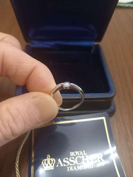 ロイヤルアッシャー0.25カラットの婚約指輪（宝石）の商品画像 - 査定依頼日：2023年2月25日 - 最高査定価格：40,000円