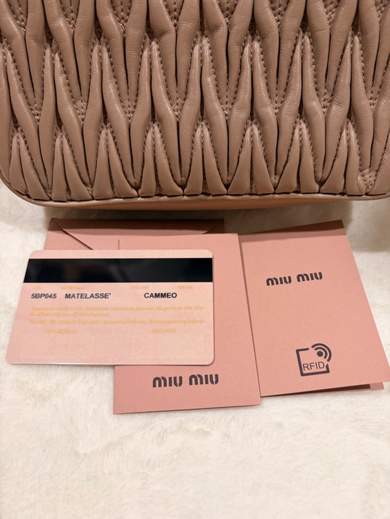 ミュウミュウ  （ブランドバッグ）の商品画像 - 査定依頼日：2026年3月16日 - 最高査定価格：55,000円