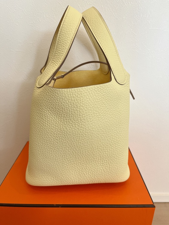 ピコタン pmサイズ 2025年刻印（ブランドバッグ）の商品画像 - 査定依頼日：2025年10月19日 - 最高査定価格：517,000円