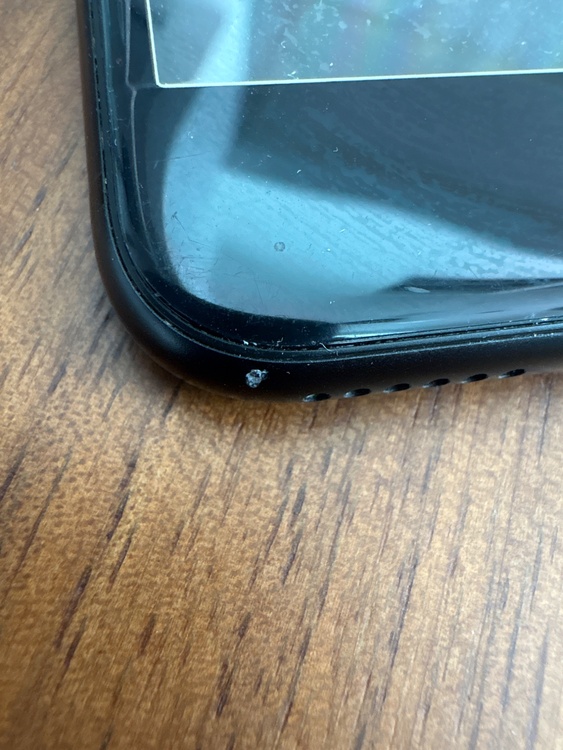 iPhone SE 第二世代　ブラック（スマホ）の商品画像 - 査定依頼日：2026年3月22日 - 最高査定価格：10,000円