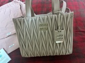 ミュウミュウ  （ブランドバッグ）の商品画像 - 査定依頼日：2024年11月3日 - 最高査定価格：130,000円