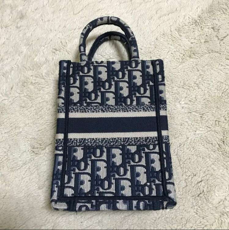 ブックトート（ブランドバッグ）の商品画像 - 査定依頼日：2025年5月23日 - 最高査定価格：110,000円