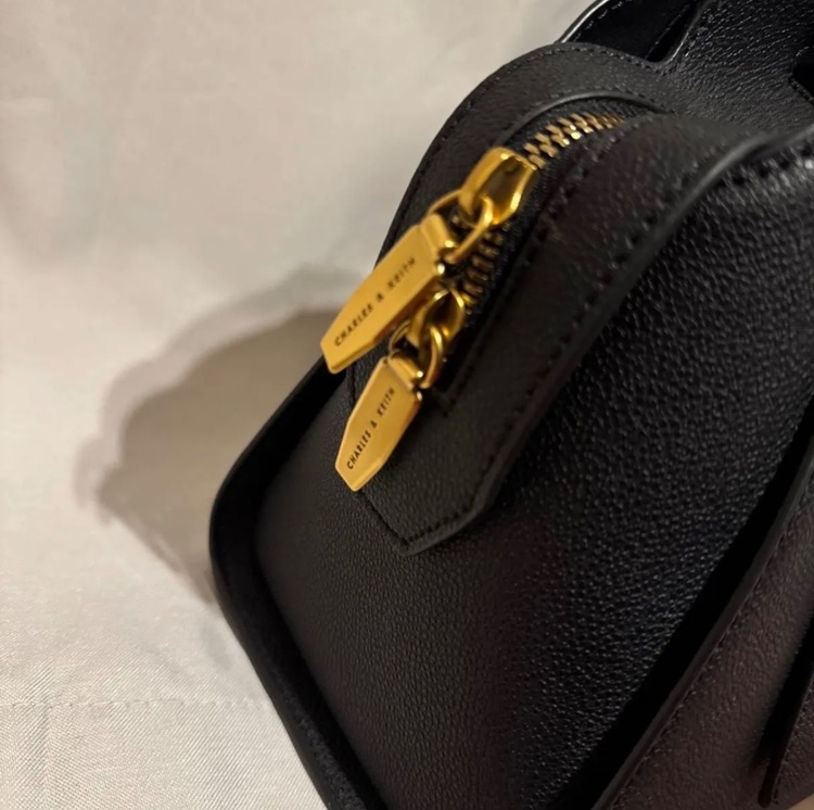 CHARLES & KEITH（古着・ファッション）の商品画像 - 査定依頼日：2025年11月24日 - 最高査定価格：3,000円