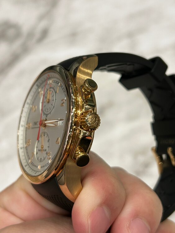 ヨットクラブ ホワイト文字盤（高級時計）の商品画像 - 査定依頼日：2025年6月1日 - 最高査定価格：1,300,000円