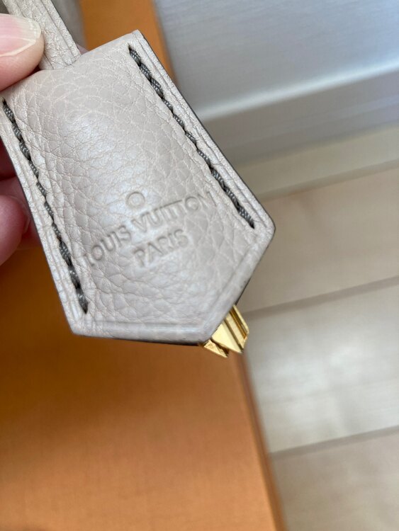 マヒナ　セレネPM（ブランドバッグ）の商品画像 - 査定依頼日：2024年12月18日 - 最高査定価格：100,000円