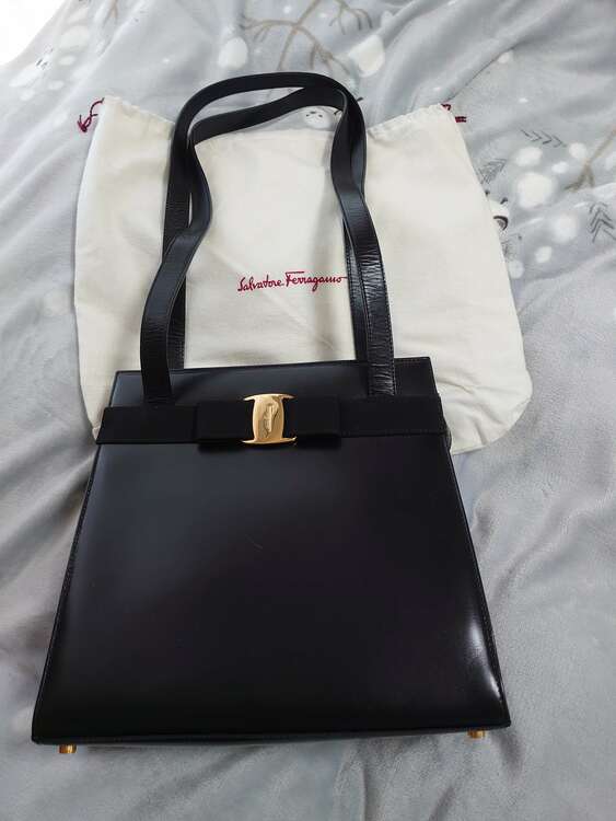 フェラガモ  （ブランドバッグ）の商品画像 - 査定依頼日：2025年3月16日 - 最高査定価格：20,000円