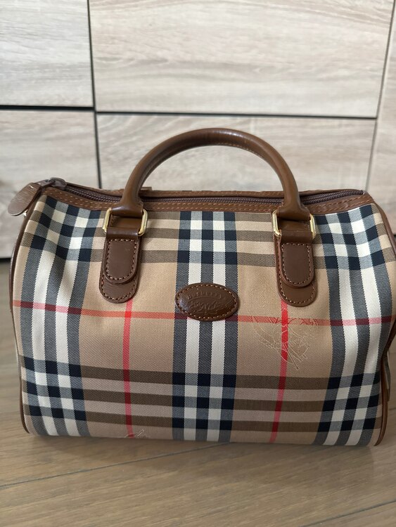 ミニボストンバッグ（ブランドバッグ）の商品画像 - 査定依頼日：2025年5月17日 - 最高査定価格：10,000円