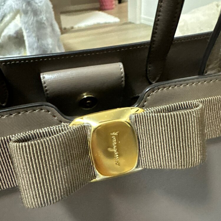 フェラガモ  （ブランドバッグ）の商品画像 - 査定依頼日：2025年2月10日 - 最高査定価格：48,000円