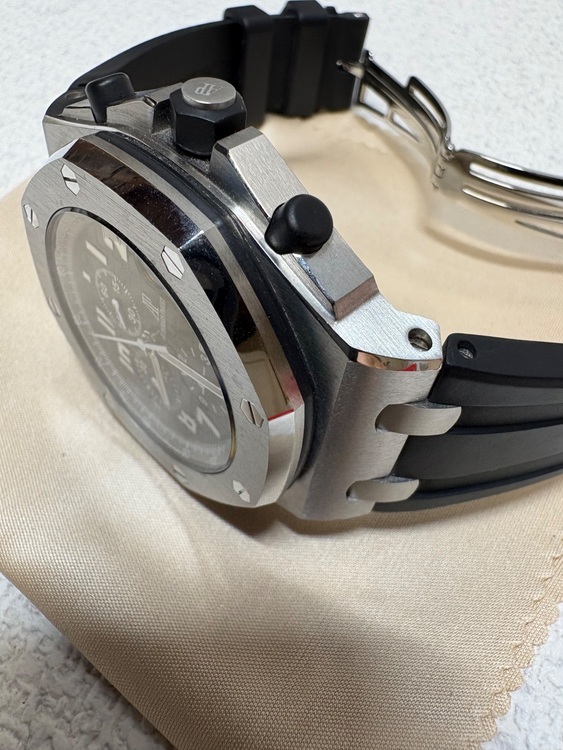 オーデマピゲ ロイヤルオークオフショア （高級時計）の商品画像 - 査定依頼日：2025年9月22日 - 最高査定価格：3,080,000円