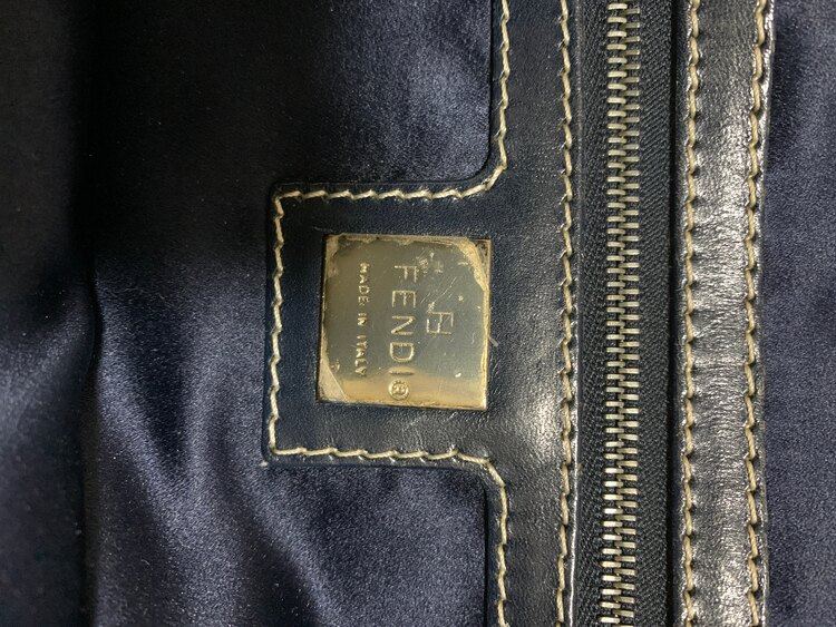 フェンディ  （ブランドバッグ）の商品画像 - 査定依頼日：2025年1月7日 - 最高査定価格：15,000円