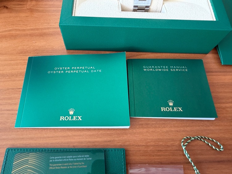 ロレックス パーペチュアル 12430（高級時計）の商品画像 - 査定依頼日：2025年11月15日 - 最高査定価格：1,210,000円