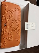長財布(未使用)オレンジ色ヒマワリ柄（ブランド財布・小物）の商品画像 - 査定依頼日：2026年7月29日 - 最高査定価格：3,500円