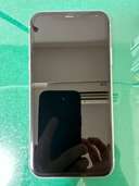 iPhone11 ホワイト au MWLU2J/A（スマホ）の商品画像 - 査定依頼日：2025年3月5日 - 最高査定価格：15,000円