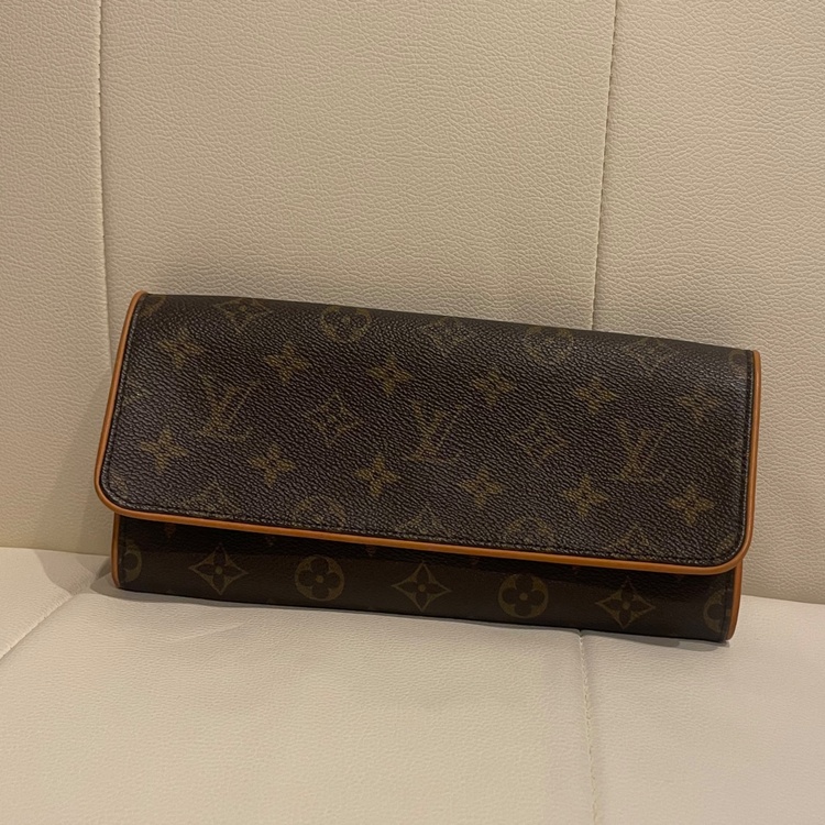 M51854 ルイヴィトン モノグラム ポシェットツインＰＭ ショルダーバッグ（ブランド財布・小物）の商品画像 - 査定依頼日：2026年9月8日 - 最高査定価格：30,000円