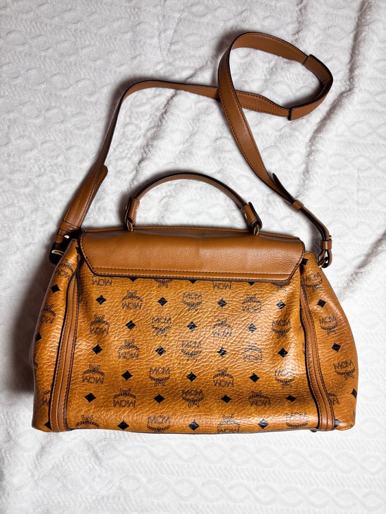 MCM ショルダーバッグ（古着・ファッション）の商品画像 - 査定依頼日：2025年10月24日 - 最高査定価格：12,000円