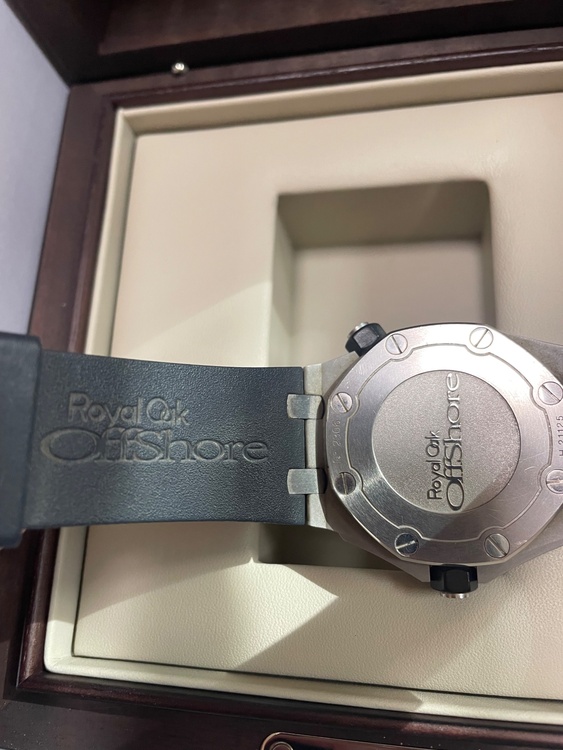 オーデマピゲ ロイヤルオークオフショア 1570（高級時計）の商品画像 - 査定依頼日：2026年2月19日 - 最高査定価格：2,550,000円