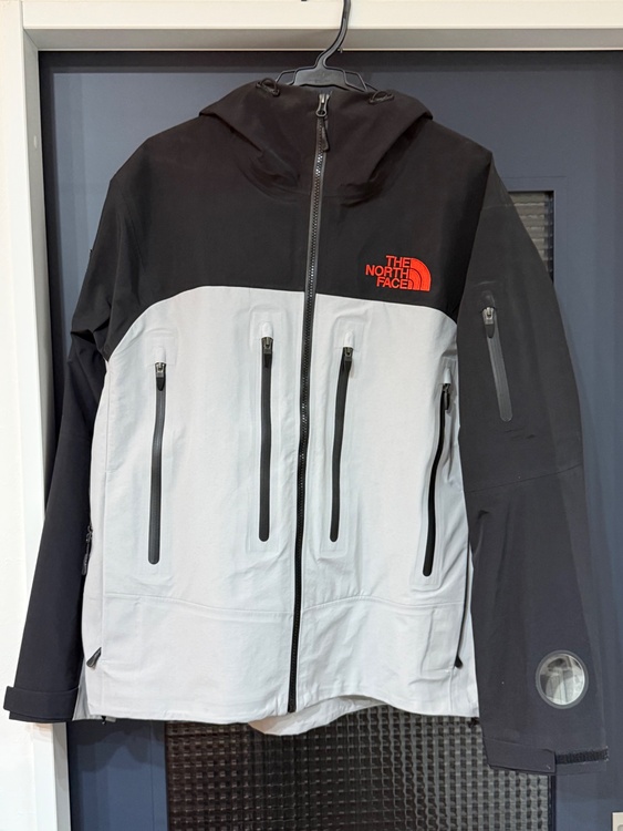Supreme x The North Face Taped Seam Shel（古着・ファッション）の商品画像 - 査定依頼日：2026年2月13日 - 最高査定価格：35,000円