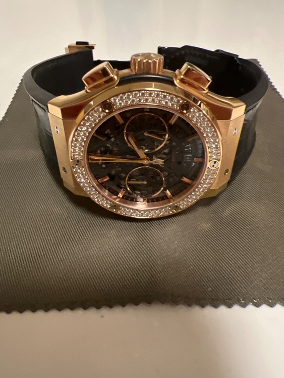 ウブロ クラシックフュージョン （高級時計）の商品画像 - 査定依頼日：2025年6月14日 - 最高査定価格：2,400,000円