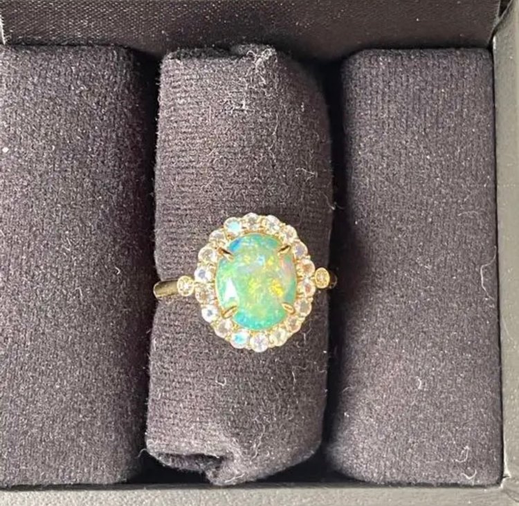 オパールリング（宝石）の商品画像 - 査定依頼日：2023年4月18日 - 最高査定価格：33,000円