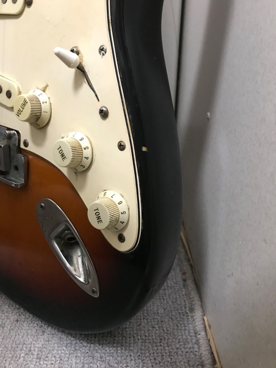 FENDER USA STRATCASTER standerd（ピアノ・楽器・PA機材）の商品画像 - 査定依頼日：2026年6月15日 - 最高査定価格：100,000円